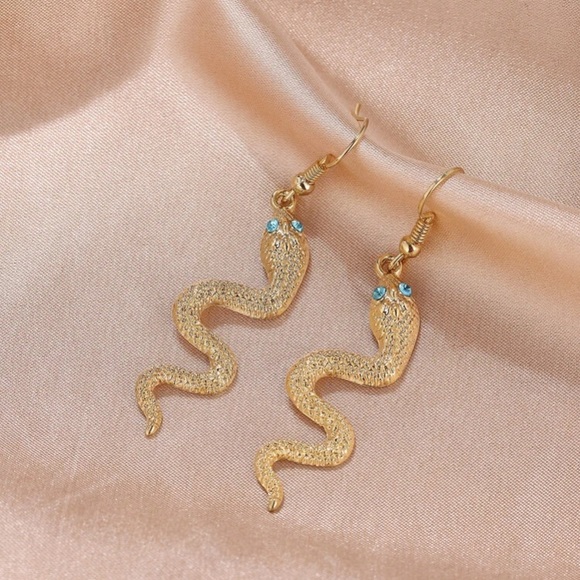 ‼️$4 Sale‼️ 🌻 Golden Snake Drop Earrings - Picture 2 of 3